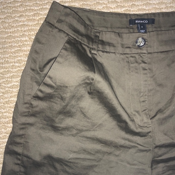 RW&CO OLIVE GREEN CUFFED SHORT - Picture 2 of 5